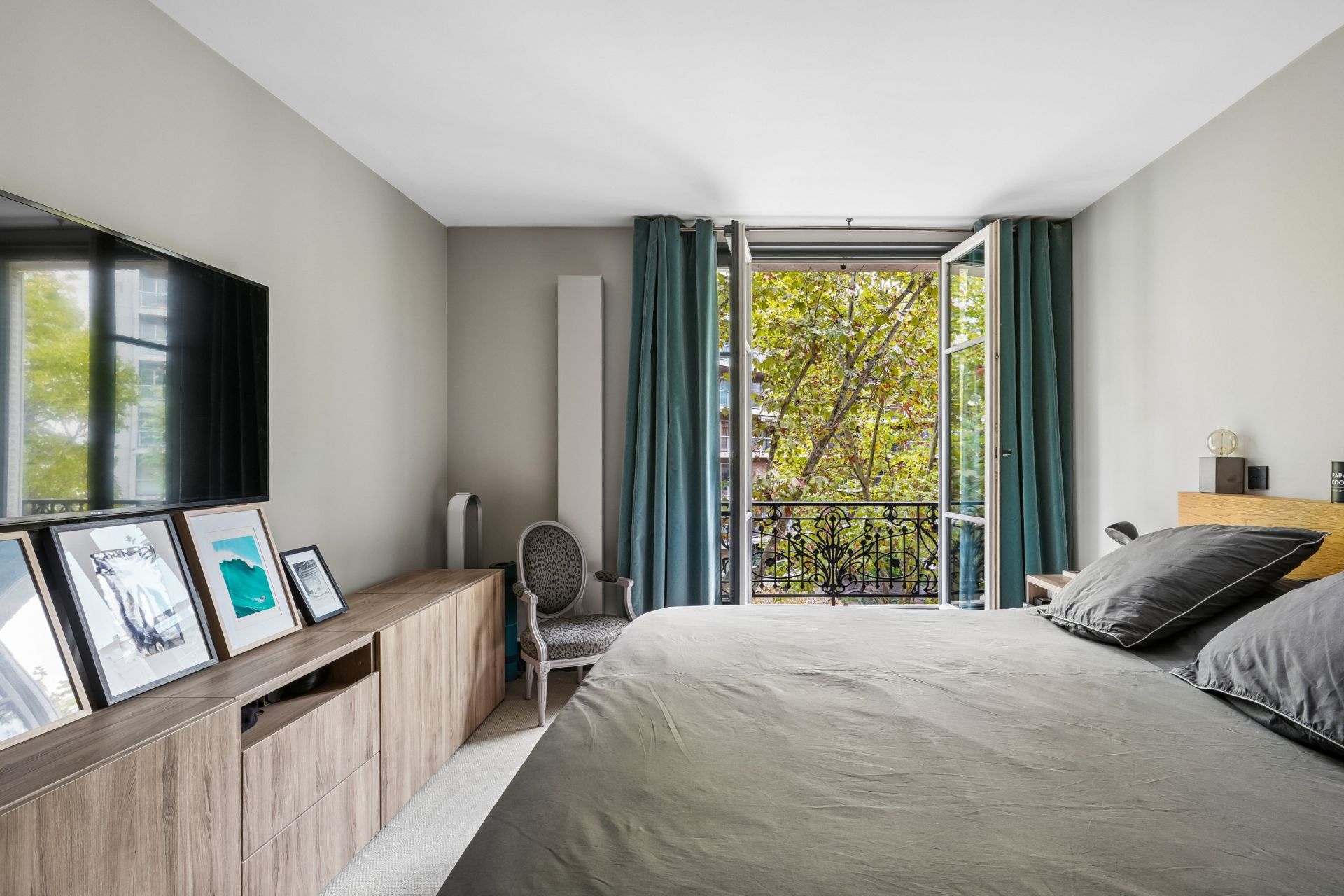 luxury apartment 5 Rooms for sale on NEUILLY SUR SEINE (92200)