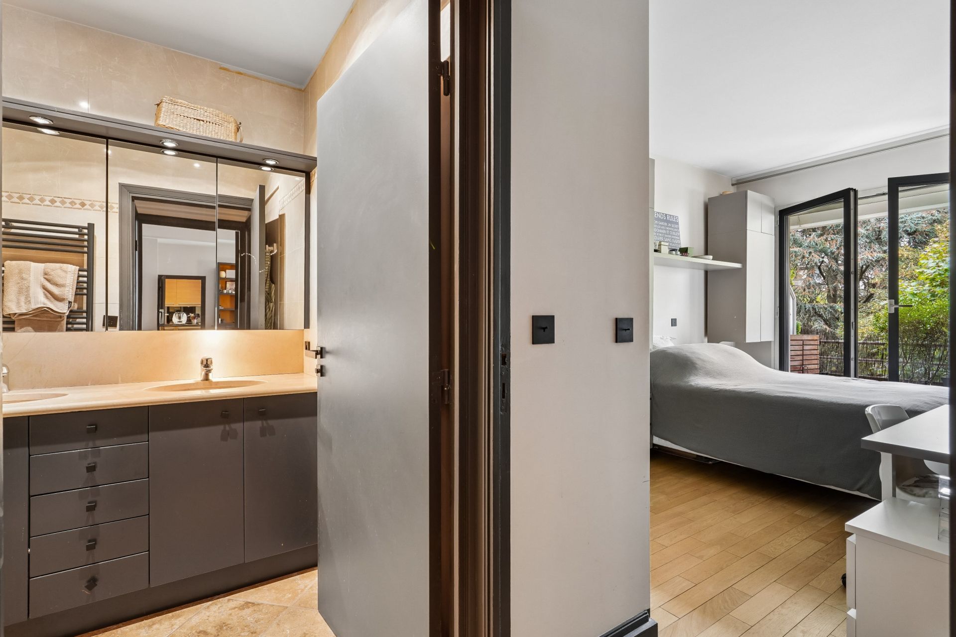 luxury apartment 5 Rooms for sale on NEUILLY SUR SEINE (92200)