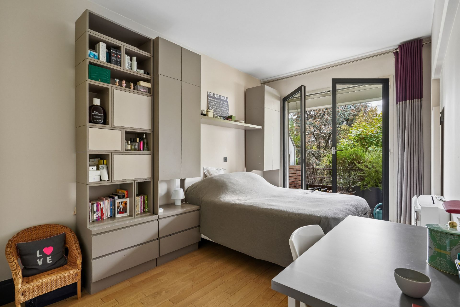 luxury apartment 5 Rooms for sale on NEUILLY SUR SEINE (92200)