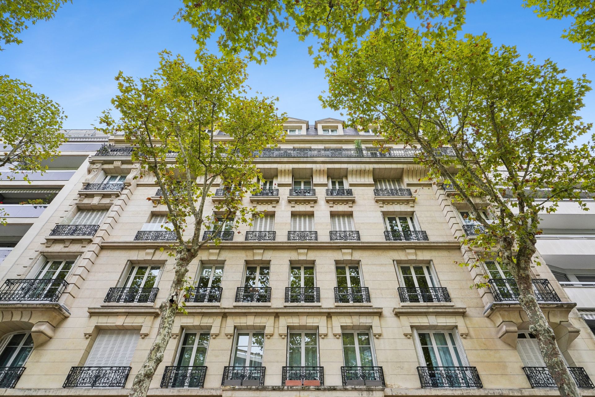 luxury apartment 5 Rooms for sale on NEUILLY SUR SEINE (92200)