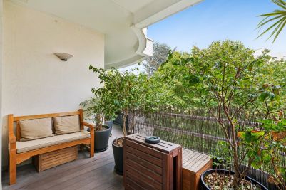 Sale Luxury apartment Neuilly-sur-Seine 5&nbsp;Rooms 150&nbsp;m²