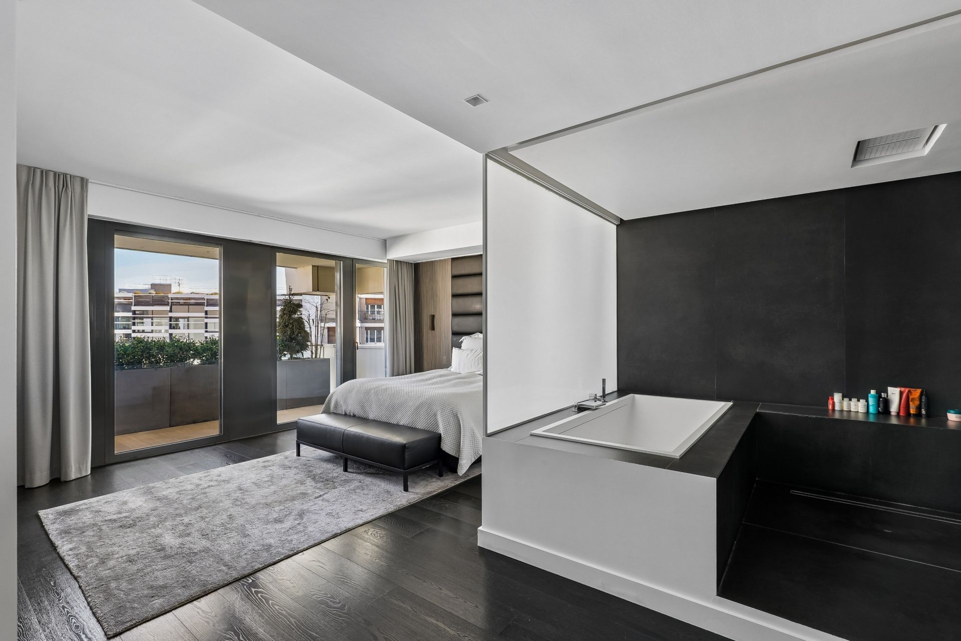 luxury apartment 4 Rooms for sale on PARIS (75016)