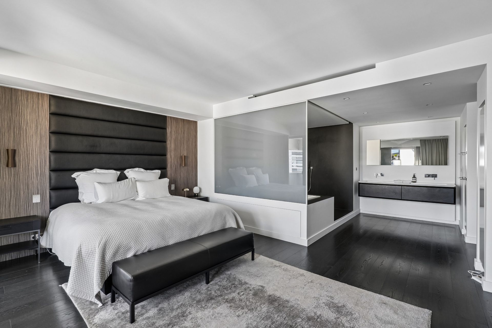 luxury apartment 4 Rooms for sale on PARIS (75016)