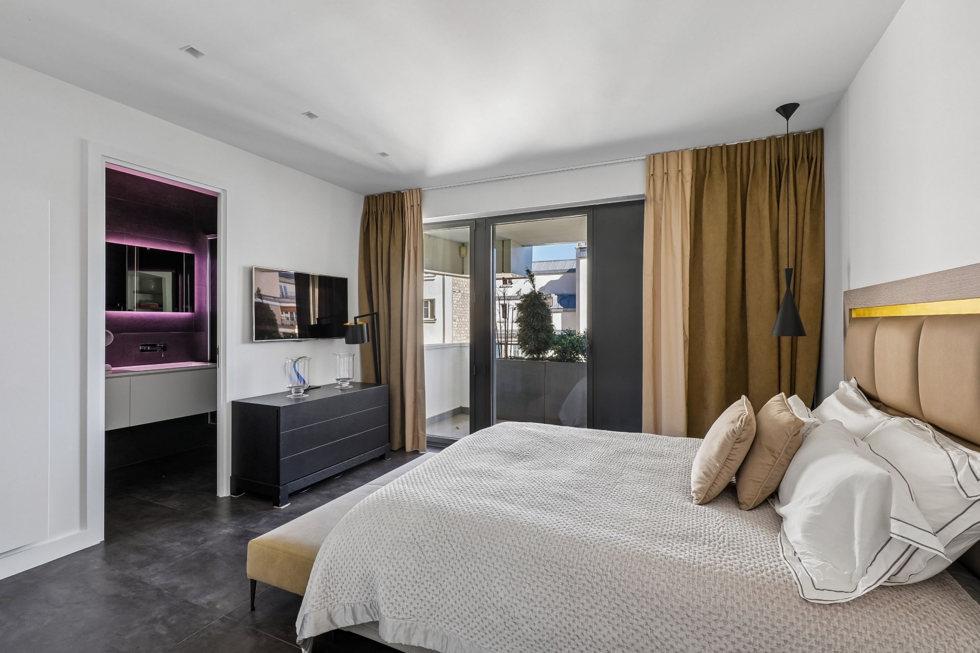 luxury apartment 4 Rooms for sale on PARIS (75016)