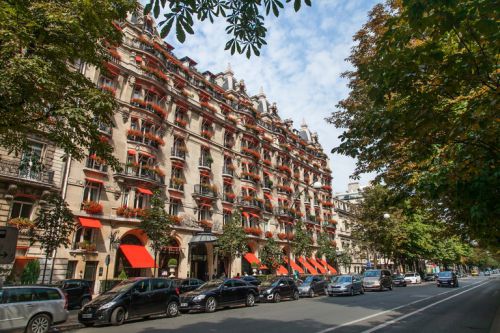 AVENUE MONTAIGNE