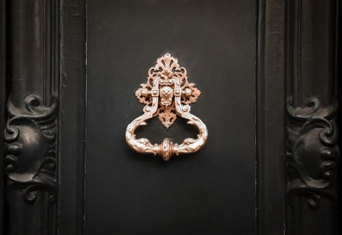 A Paris, un mystérieux Hôtel Particulier s’est vendu 52.000 euros du mètre carré