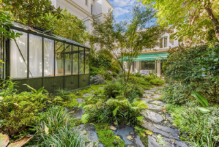 Une sublime maison de campagne à vendre dans la Villa des Ternes par Paris Ouest Sotheby’s International Realty