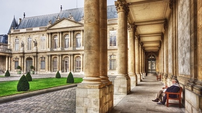 Paris, luxury real estate district by district: trends and perspectives 